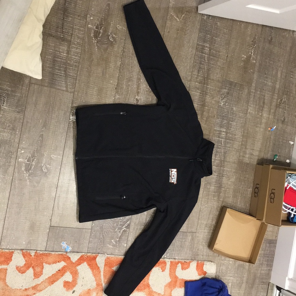 Wind breaker with fuzz on the inside